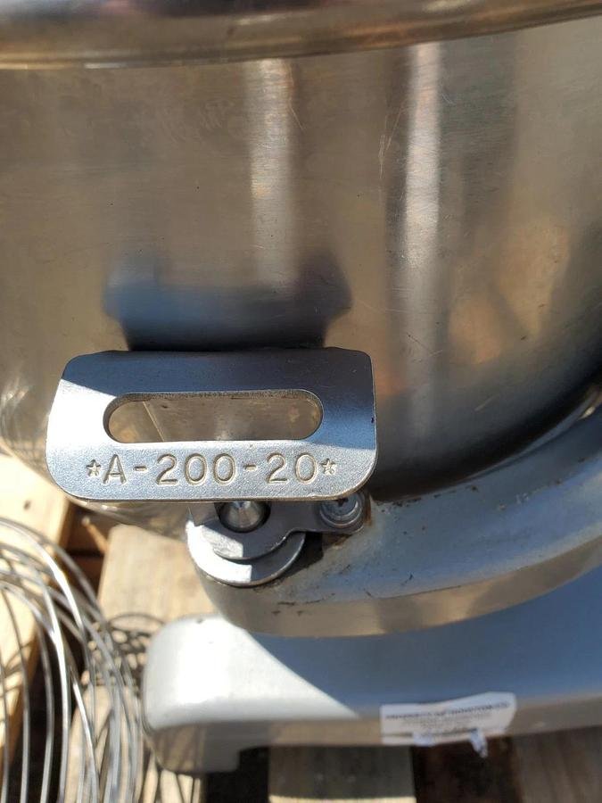 Used HOBART A200T 20 QT MIXER with Hook, Whisk and Paddle